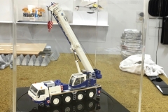 Revolving acrylic display case